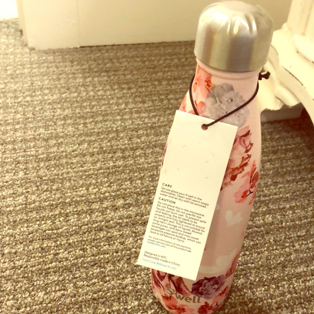 Swell water bottle